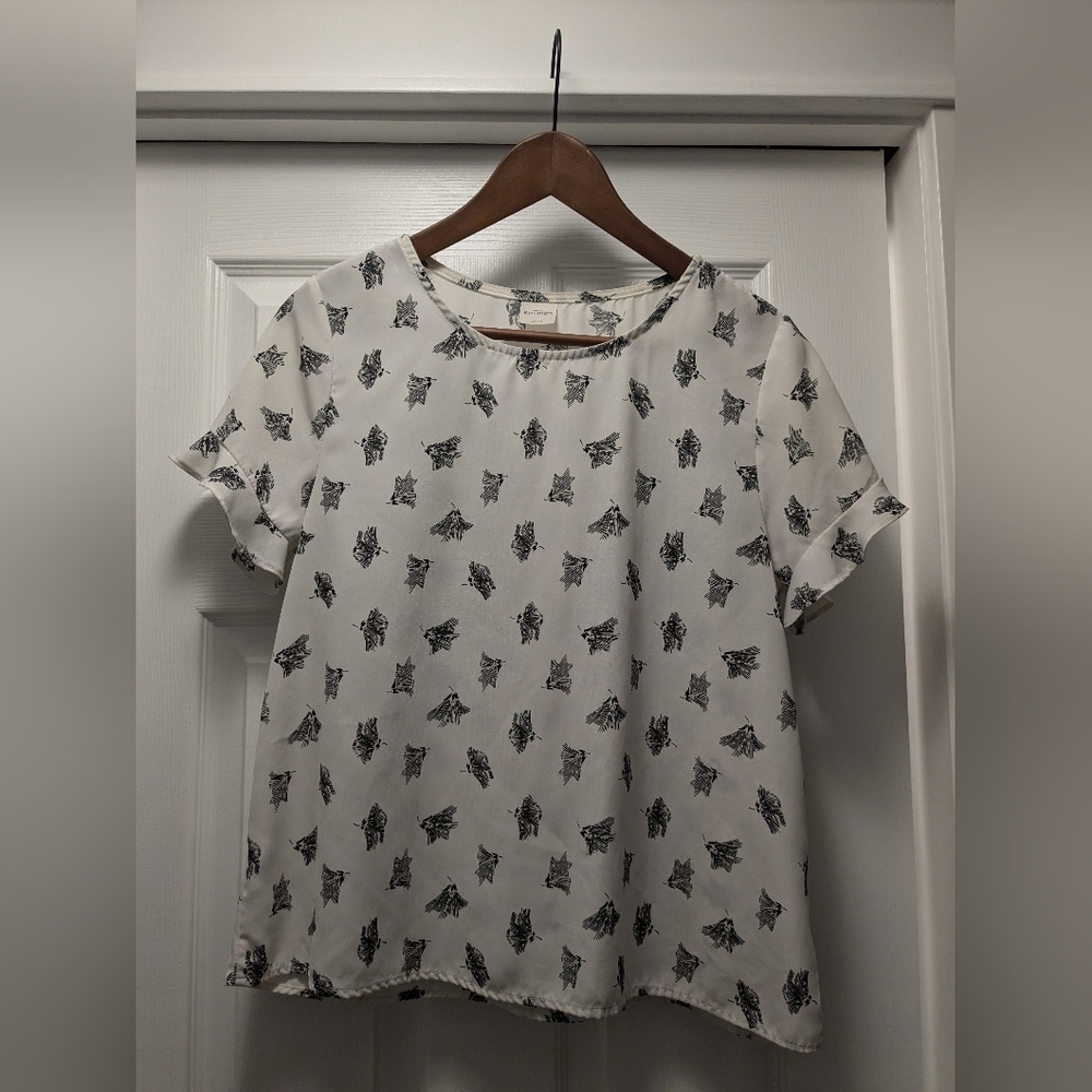Black/white short sleeve blouse size small